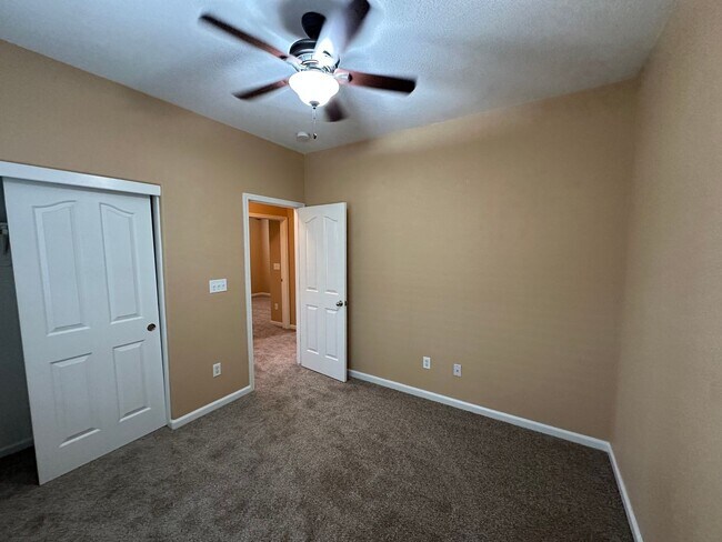 Building Photo - Beautiful 4 Bedroom, 2.5 Bath Lathrop Home