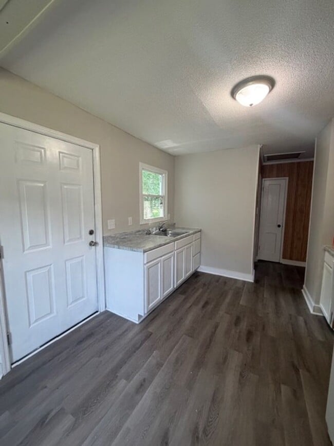 Building Photo - 609 Marcella Dr