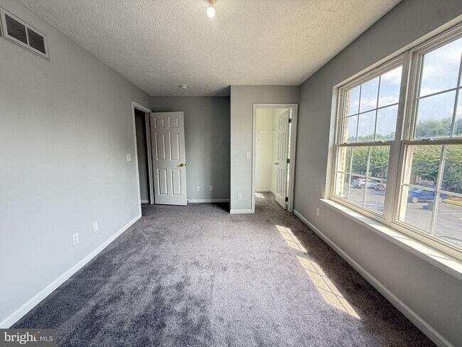 Building Photo - 301 Sutton Ct