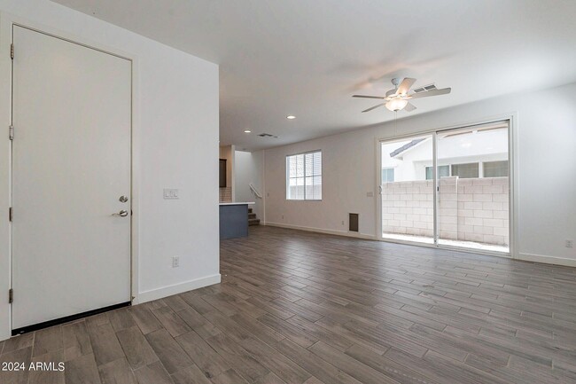 Building Photo - 5544 S Dillon