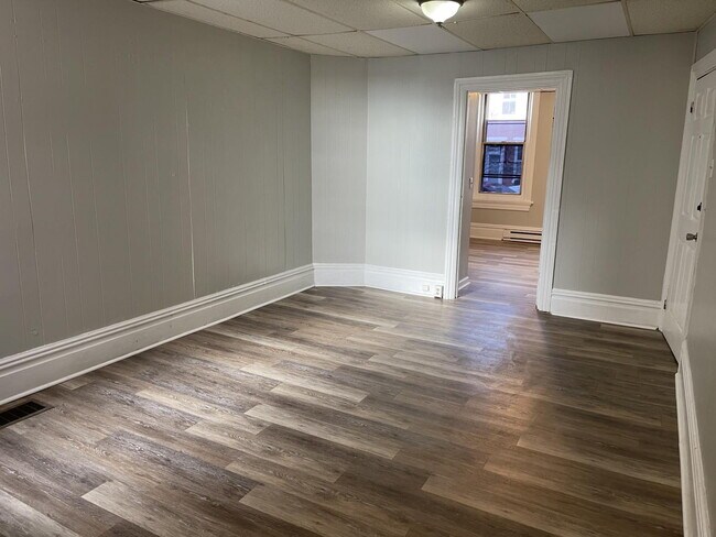 Building Photo - Looking for a cozy and charming apartment ...