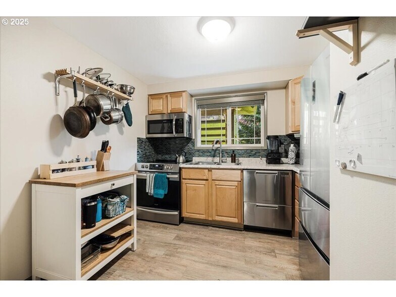 Building Photo - 29700 SW Courtside Dr