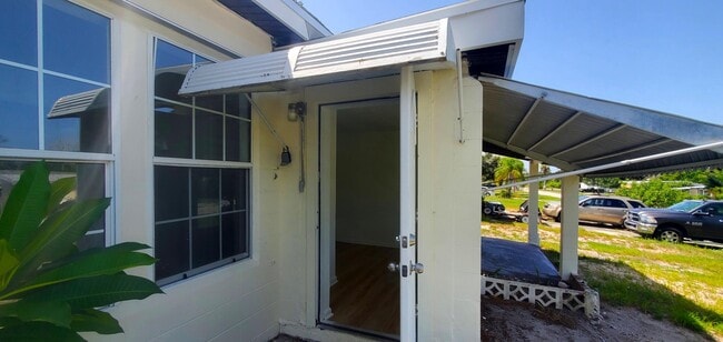 Building Photo - 161 6th Dr SW