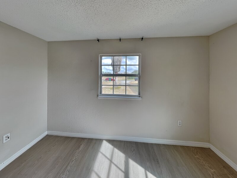 Building Photo - 502 Dunbar Ave