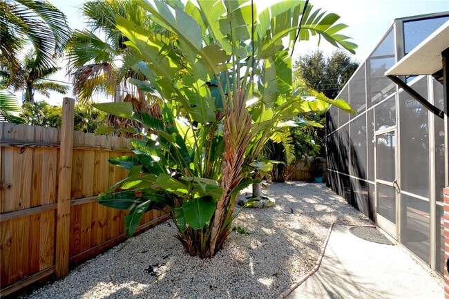 Building Photo - 1313 Mango Ave