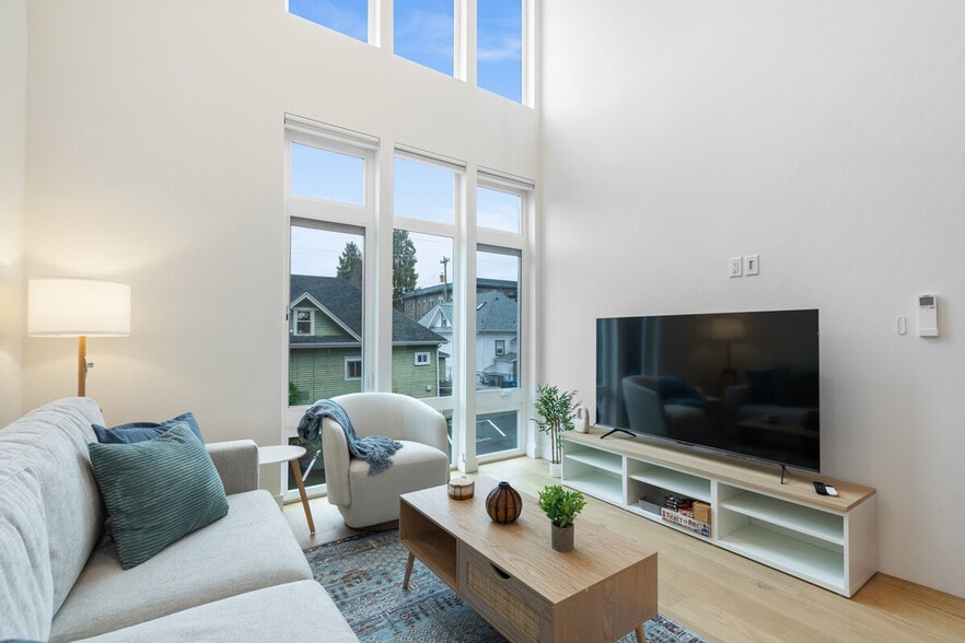 Building Photo - 129 11th Ave E