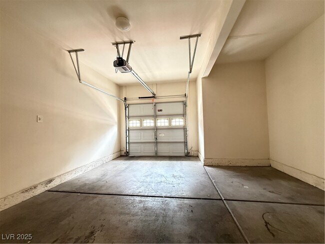 Building Photo - 813 Peachy Canyon Cir