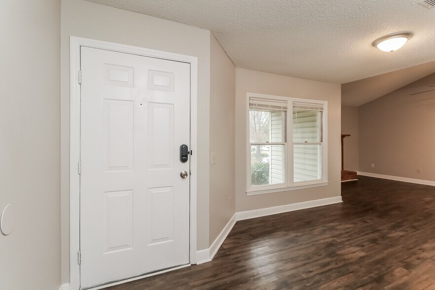 Building Photo - 122 Village Walk