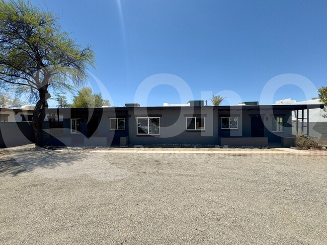 Primary Photo - 915 N Columbus Blvd