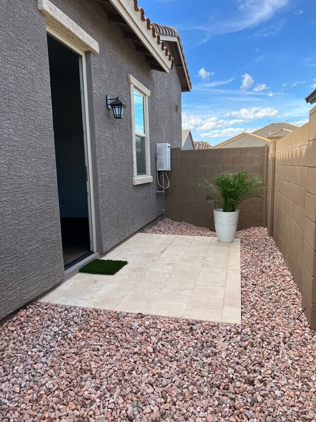 Building Photo - 19605 W Cheery Lynn Rd