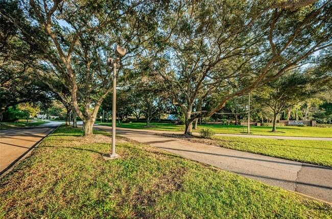 Building Photo - 10626 Longwood Dr