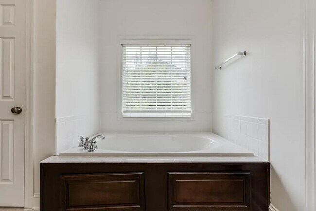Building Photo - Beautiful home in Longcreek Plantation- Heritage Forest