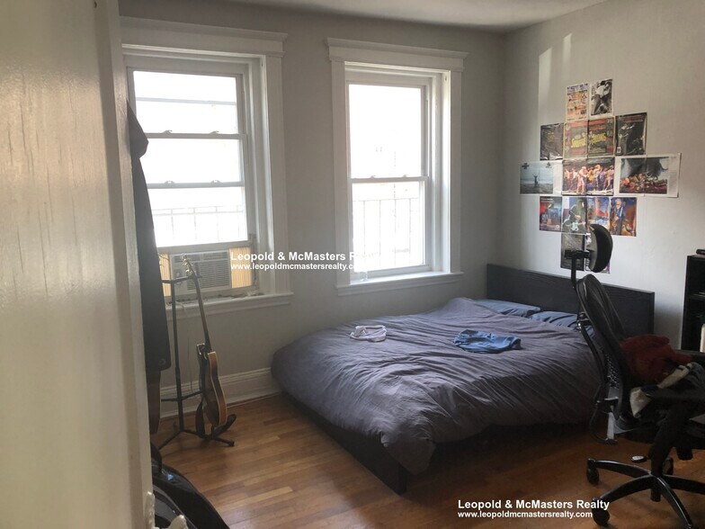 Building Photo - 107 Gordon St