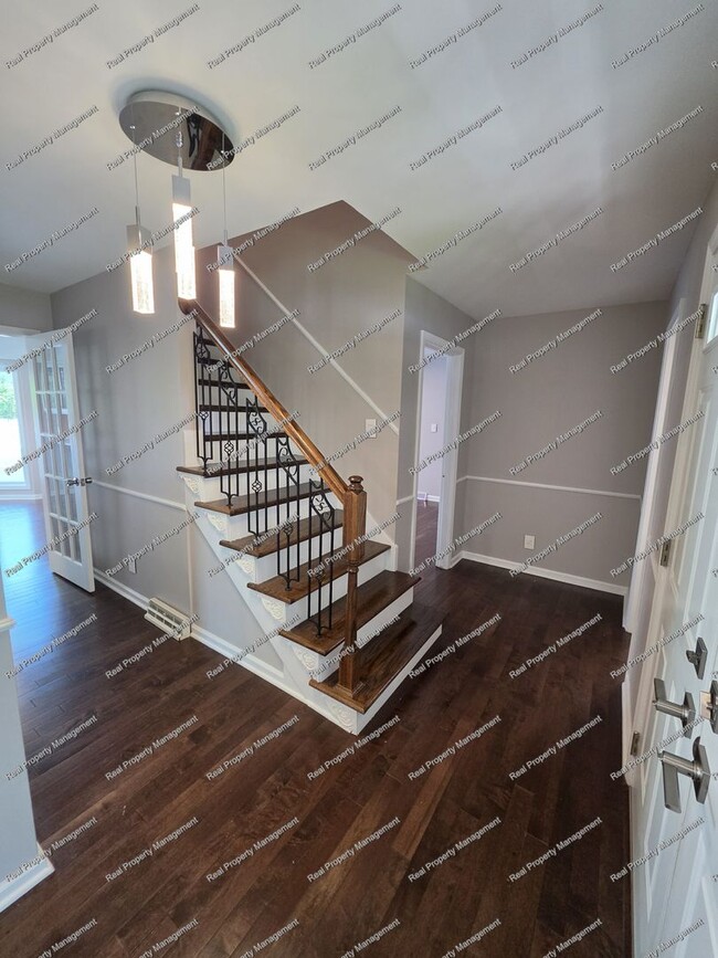 Building Photo - Stunning Munster 4 Bedroom House
