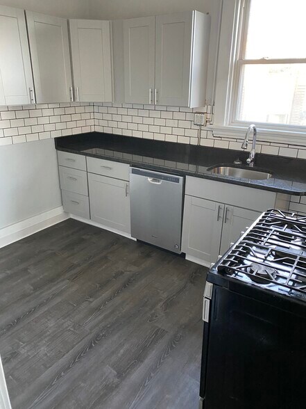 Building Photo - 1500 Dormont Ave