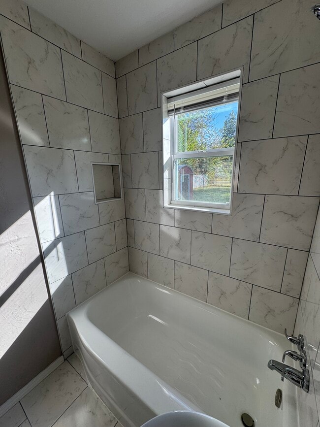 Building Photo - 3400 SE 20th St