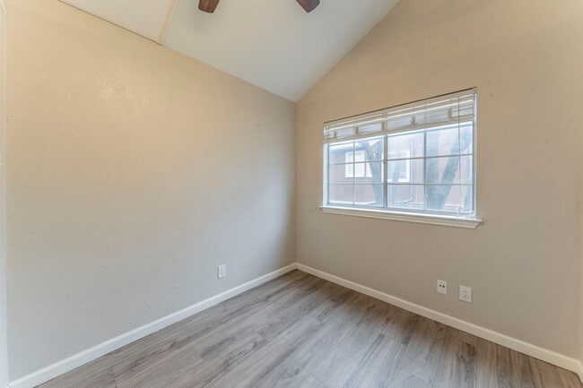 Building Photo - 3033 San Jacinto St