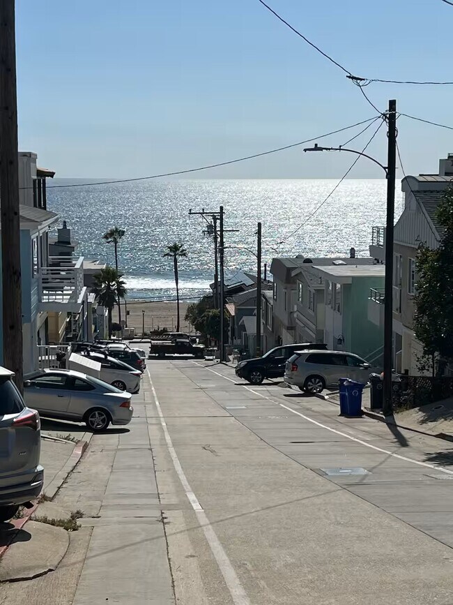 Building Photo - 326 Rosecrans Ave