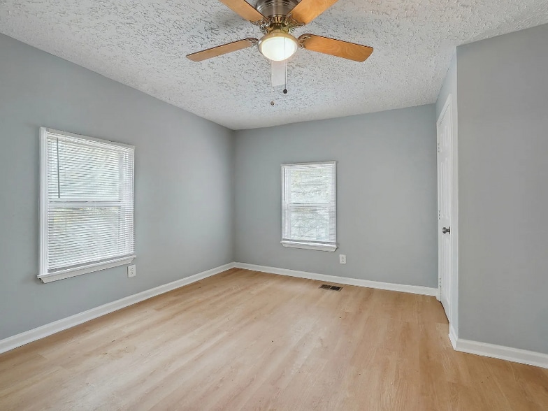 Building Photo - 562 Grant St SW