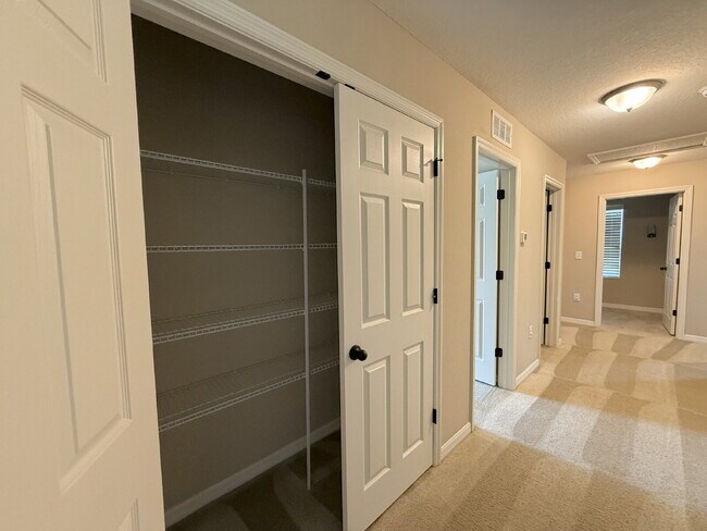 Building Photo - Spacious 4-Bedroom Retreat with additional office/den in the Heart of Trinity!