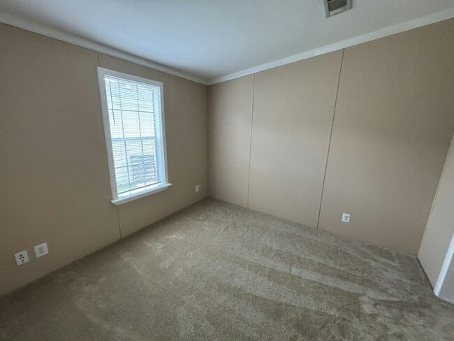Building Photo - 6305 Colonial Dr