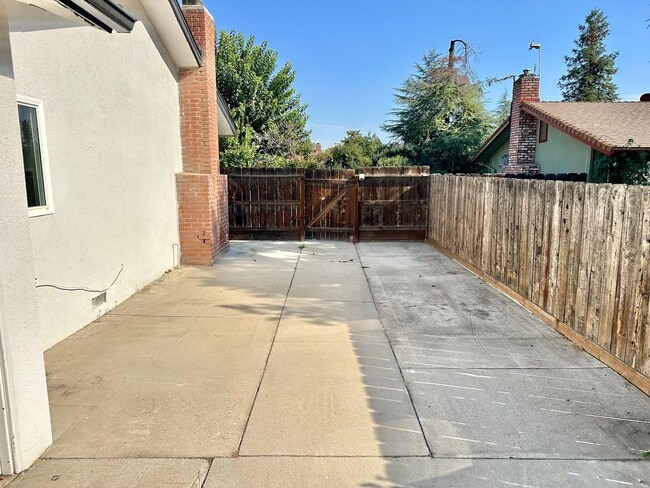Building Photo - Charming 3 Bed/ 2 Bath Home in Clovis
