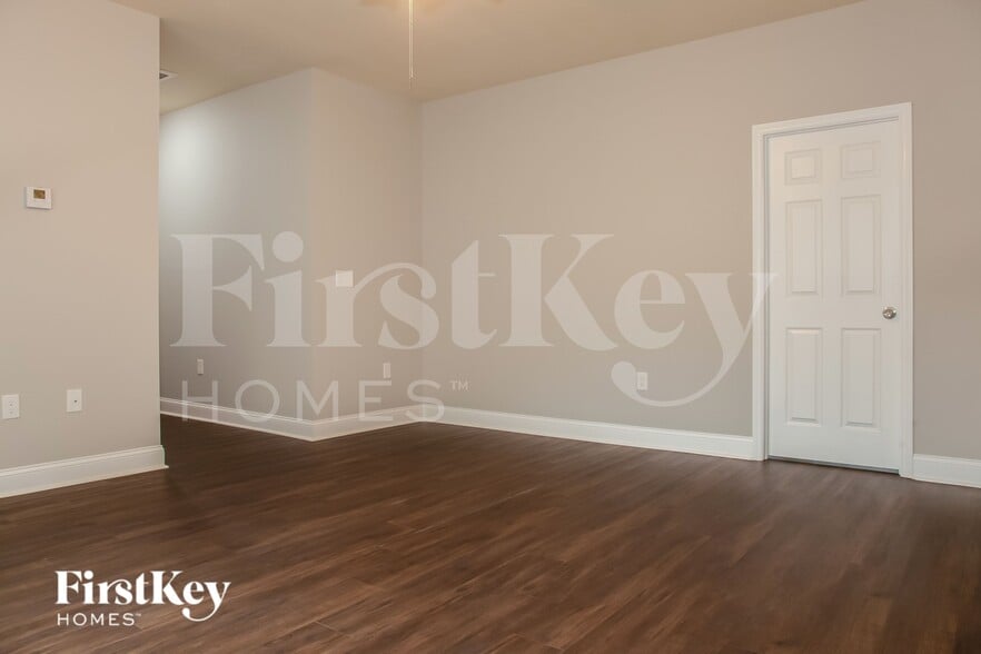 Building Photo - 5039 Tuckaseegee Rd