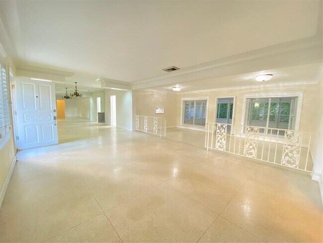 Building Photo - 1049 Van Buren St