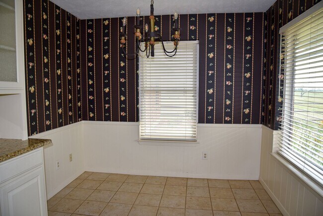 Building Photo - Country Home with 3 Bedrooms and 2 Baths