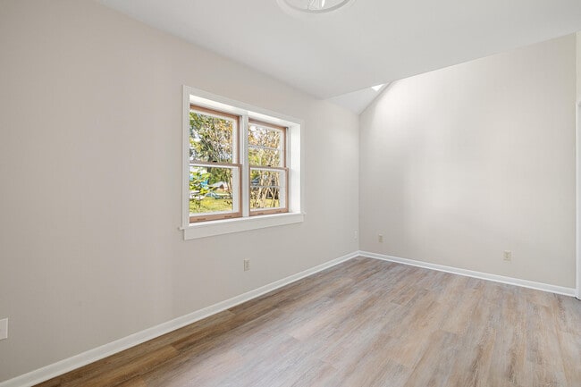 Building Photo - 4705 Highland Park Dr