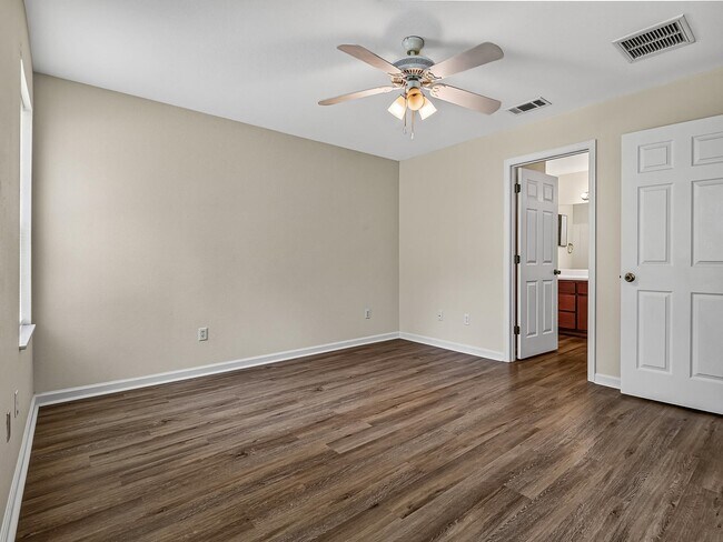Building Photo - 96 Cochise St