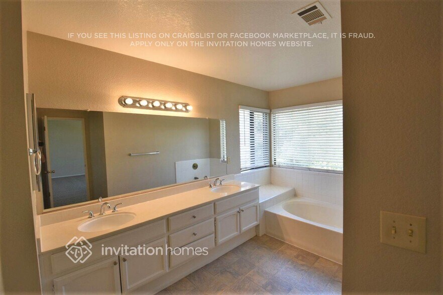 Building Photo - 1066 Eleanor Ln