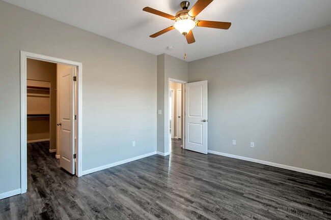 Building Photo - 1333 Azena St