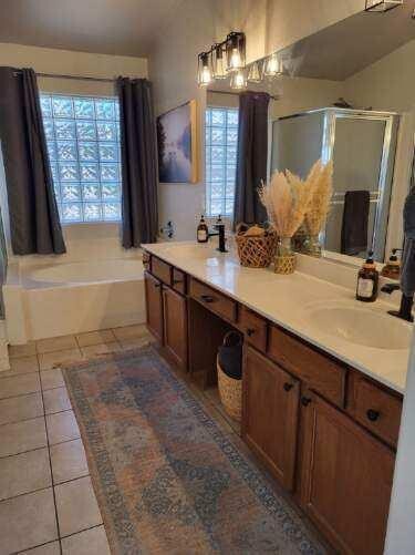 Building Photo - 8213 W Quail Ave