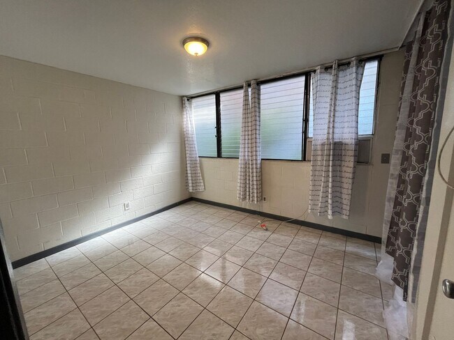 Building Photo - Acacia Park (Pearl City) - 2 bedrooms, 1 bathroom, 1 parking, AC, full size washer/dryer