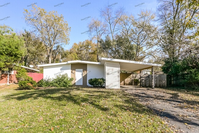 Primary Photo - 6932 Woodhurst Dr