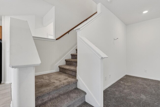 Building Photo - 3322 Nila Crk Dr