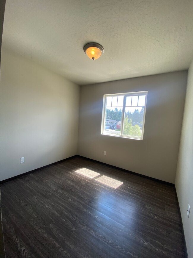 Building Photo - 4 bedrooms 3 baths-Mead School District Ho...