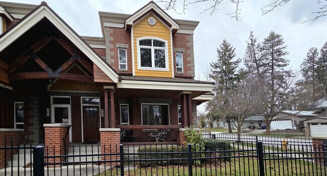 Building Photo - Beautiful Corner Unit Condo in Downtown Coeur d'Alene