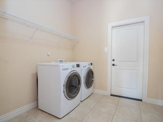 Building Photo - 26618 Camden Chase