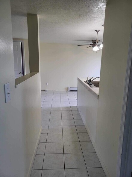 Building Photo - 4 Dr Knapp Rd S