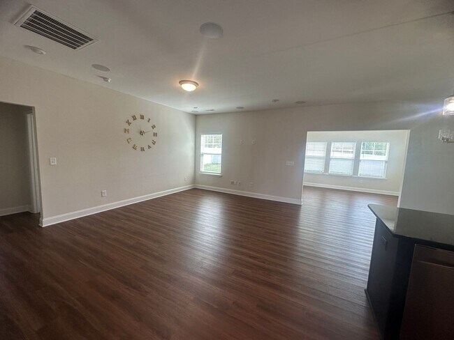 Building Photo - Spacious 4BR 3BA home in Northern Greensboro