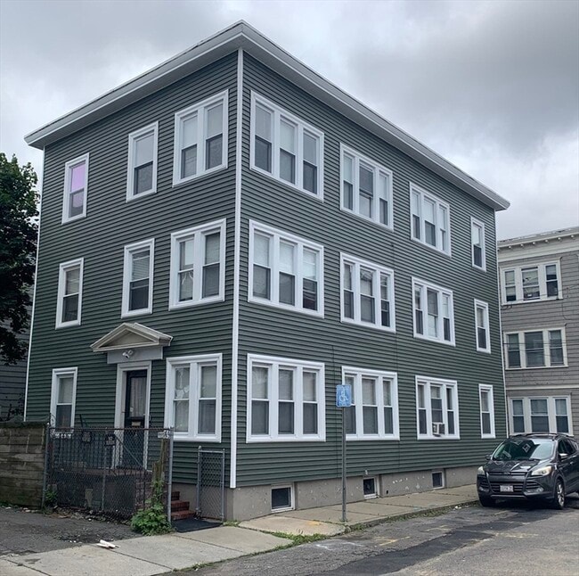 Building Photo - 18 Hanover Cir