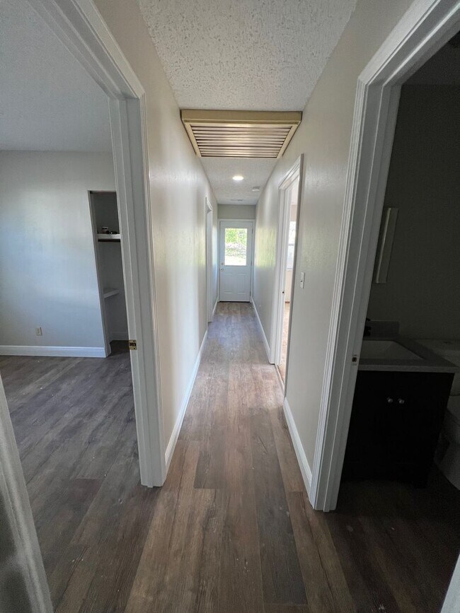 Building Photo - NEWLY RENOVATED HOME