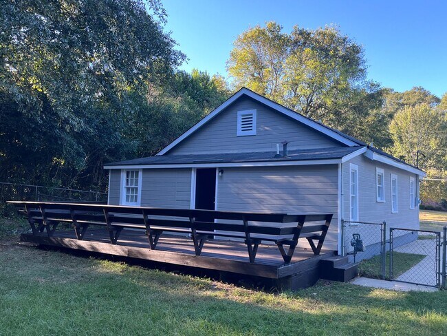 Building Photo - **UPCOMING**East Columbus 3 bedroom/2 bathroom Home for Rent***