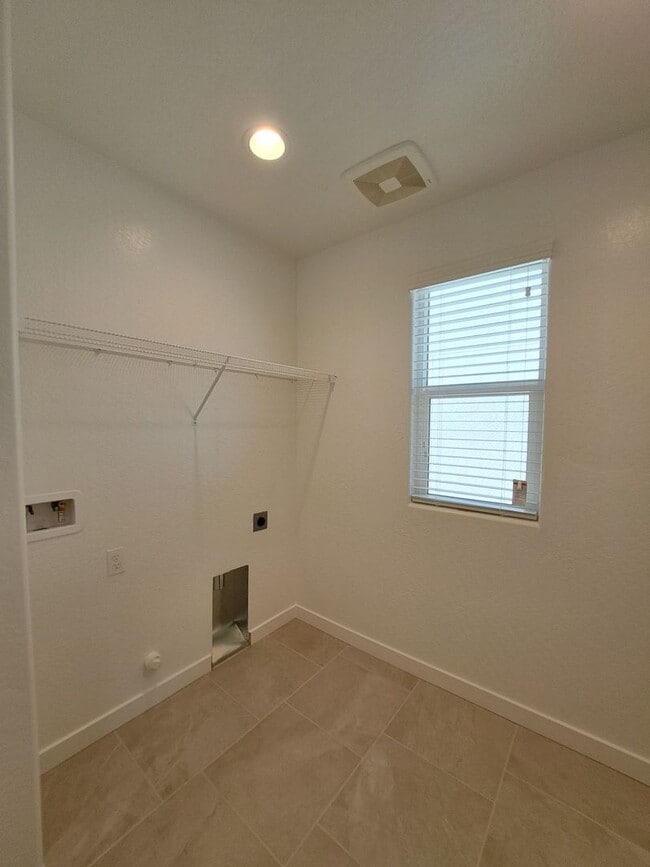Building Photo - Gorgeous Two-Story Home Near Copper & Willow!