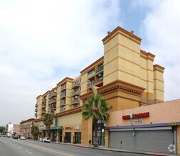 Building Photo - 5411 Hollywood Blvd