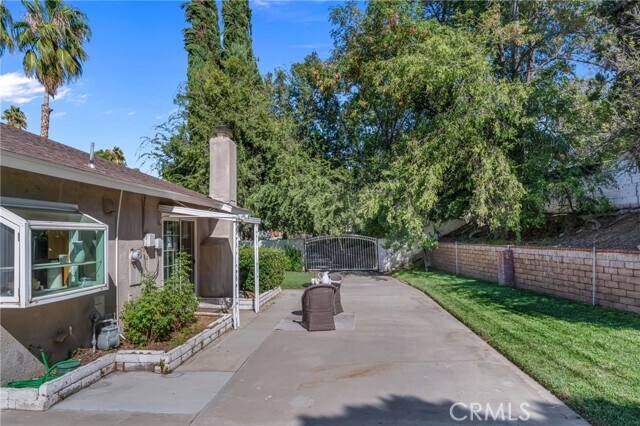 Building Photo - 5165 Pearblossom Dr