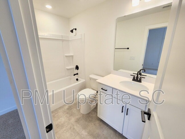 Building Photo - 1283 Westgate Vlg Dr