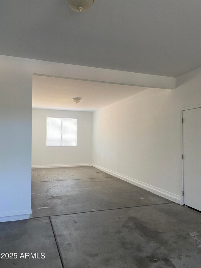 Building Photo - 8837 W Glenn Dr